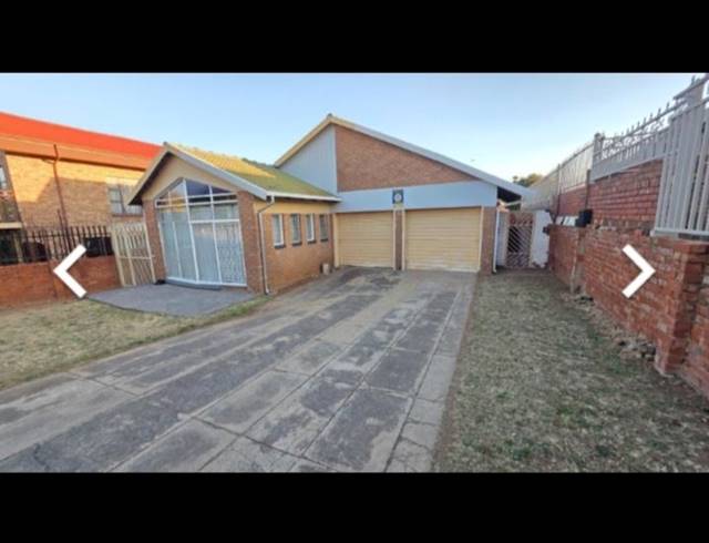 4 BEDROOM HOUSE FOR SALE IN LAUDIUM